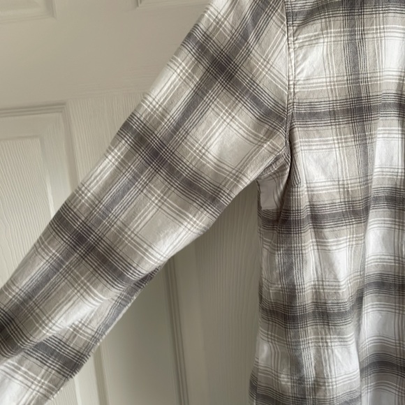 Eddie Bauer Classic Fit Lightweight Flannel - Picture 4 of 13